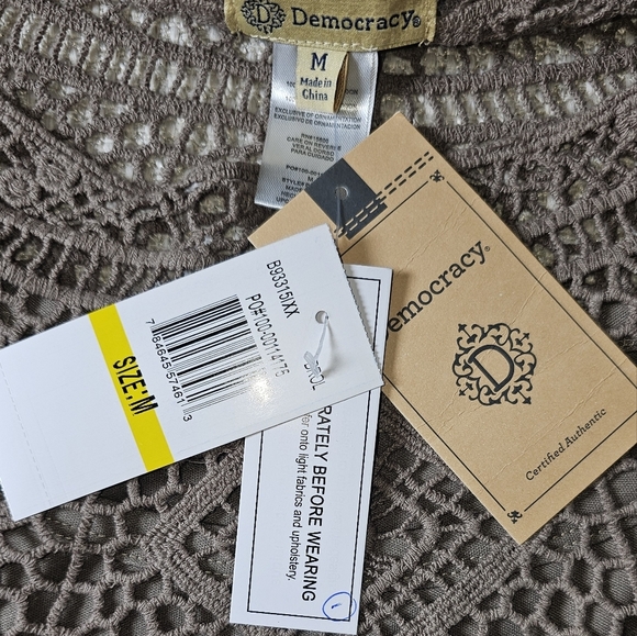 NWT Tan Short Sleeve 100% Cotton Crochet Lace Top with built in neutral cami Med - Picture 14 of 15